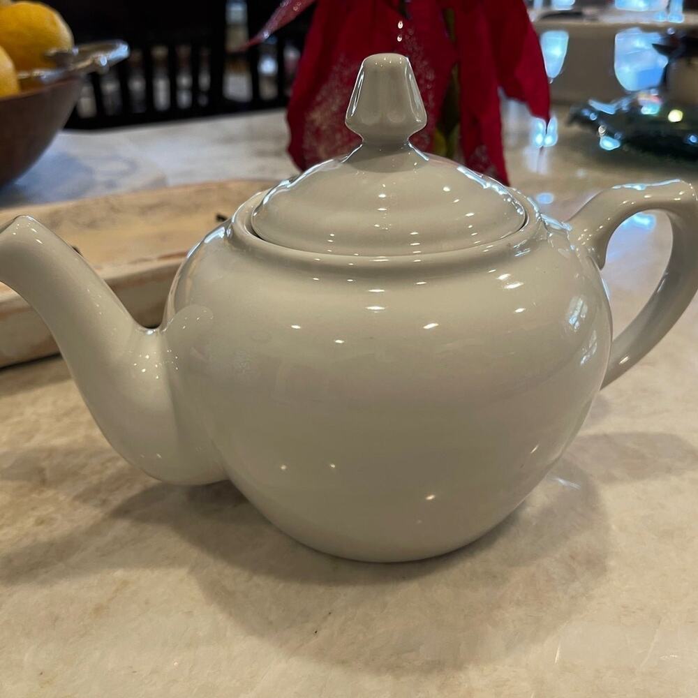 BIA Cordon Bleu vintage white porcelain Teapot 8"